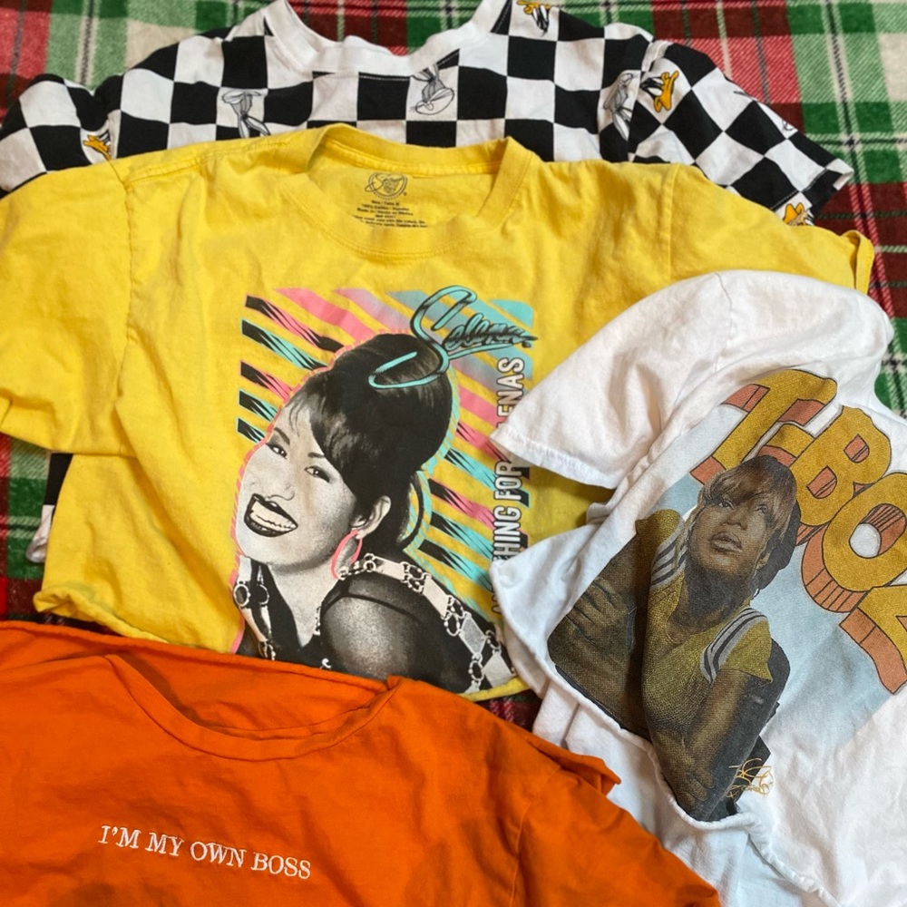 Crop graphic tees